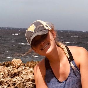 Meet your Posher, Caroline